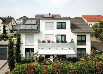 Mehrfamilienhaus-Buehl-Balkon-Garten