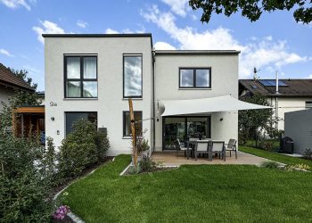 einfamilienhaus-iffezheim-satteldach-garten